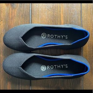 Black Rothy’s Flats